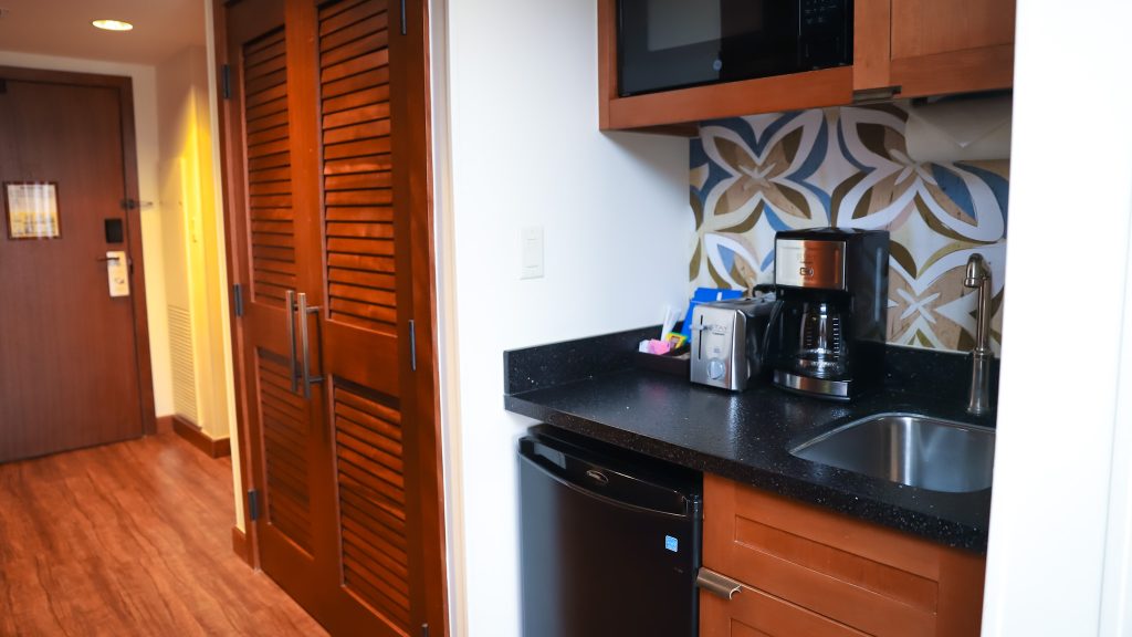 Polynesian studio kitchenette and hallway